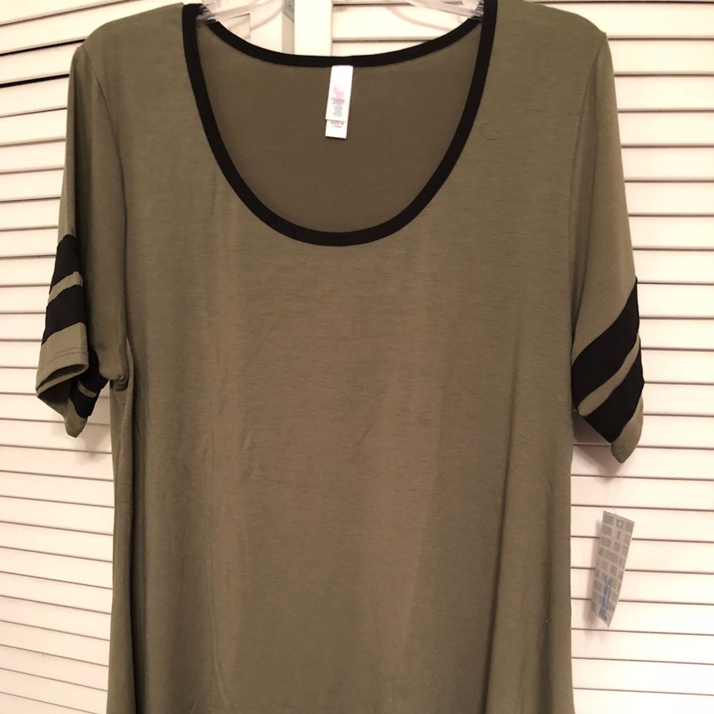 Xl Perfect T NWT LULAROE